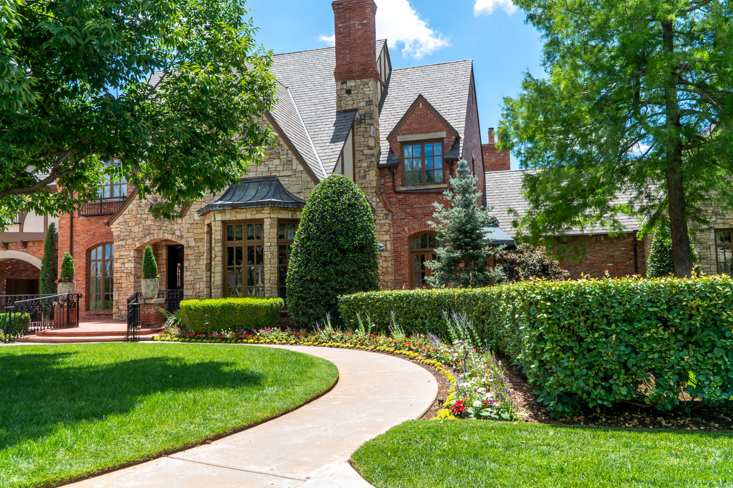 How to Transition from Summer to Fall Landscaping – Five Stones Landscaping